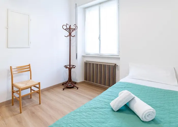 Private Parking 3bd Near Piazza Carducci Διαμέρισμα