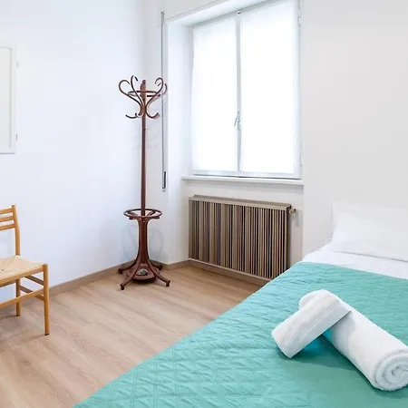 Private Parking 3bd Near Piazza Carducci Apartment