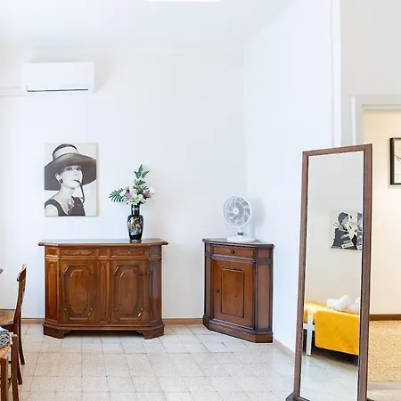 Private Parking 3bd Near Piazza Carducci Apartment *