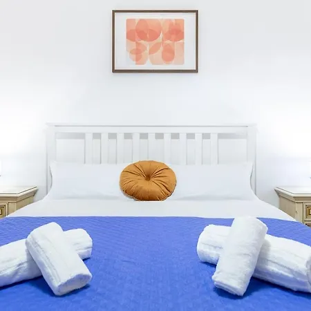 Private Parking 3bd Near Piazza Carducci Apartment