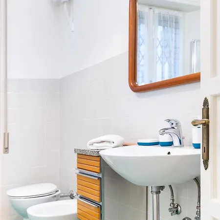 Private Parking 3bd Near Piazza Carducci *