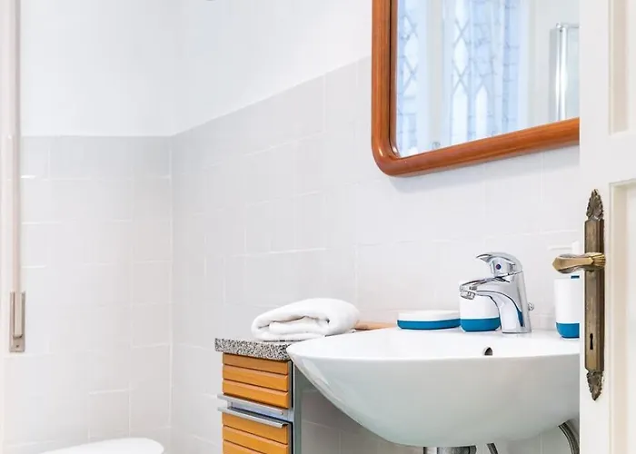 Private Parking 3bd Near Piazza Carducci *